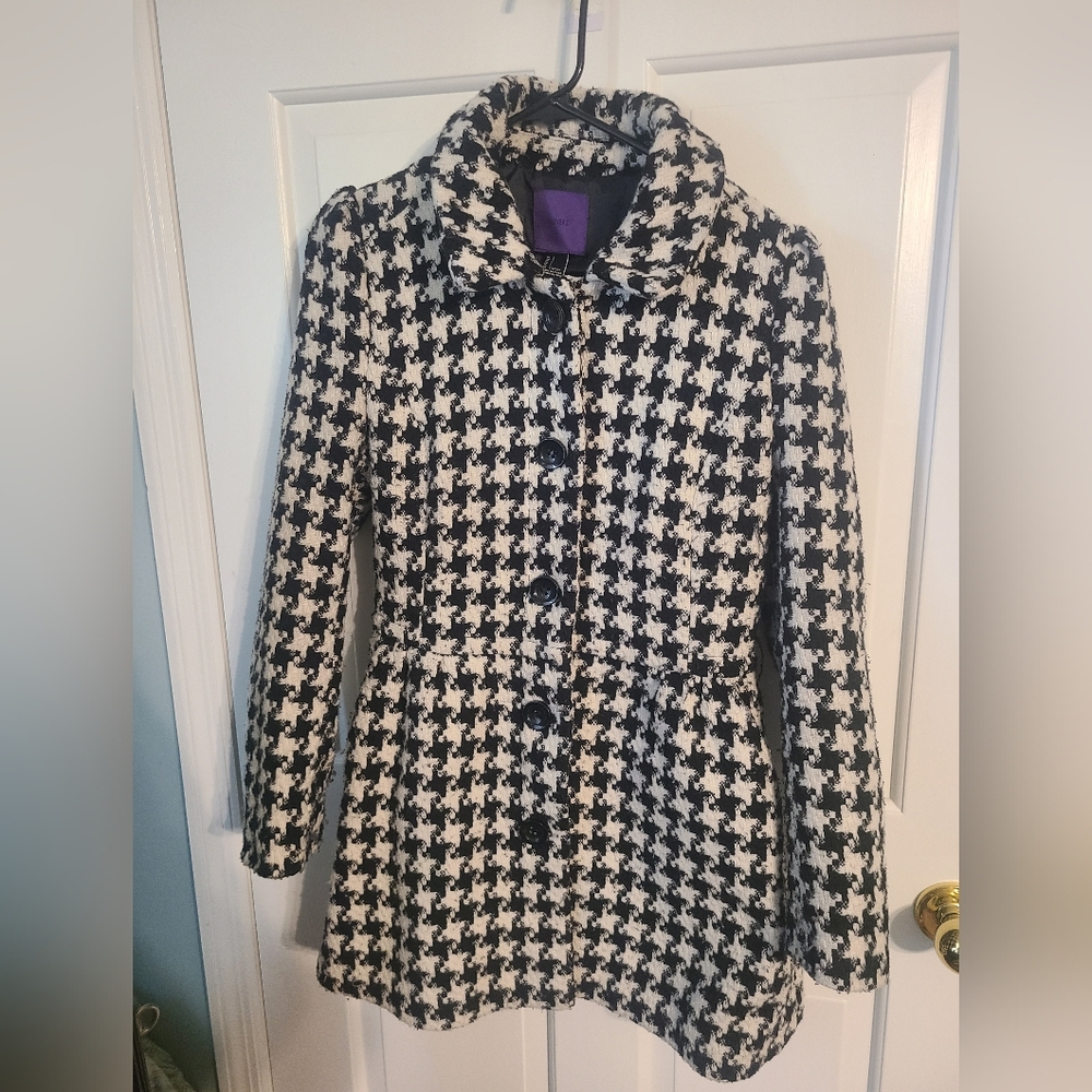 Forever 21 black and white/cream houndstooth pea coat in Juniors Large